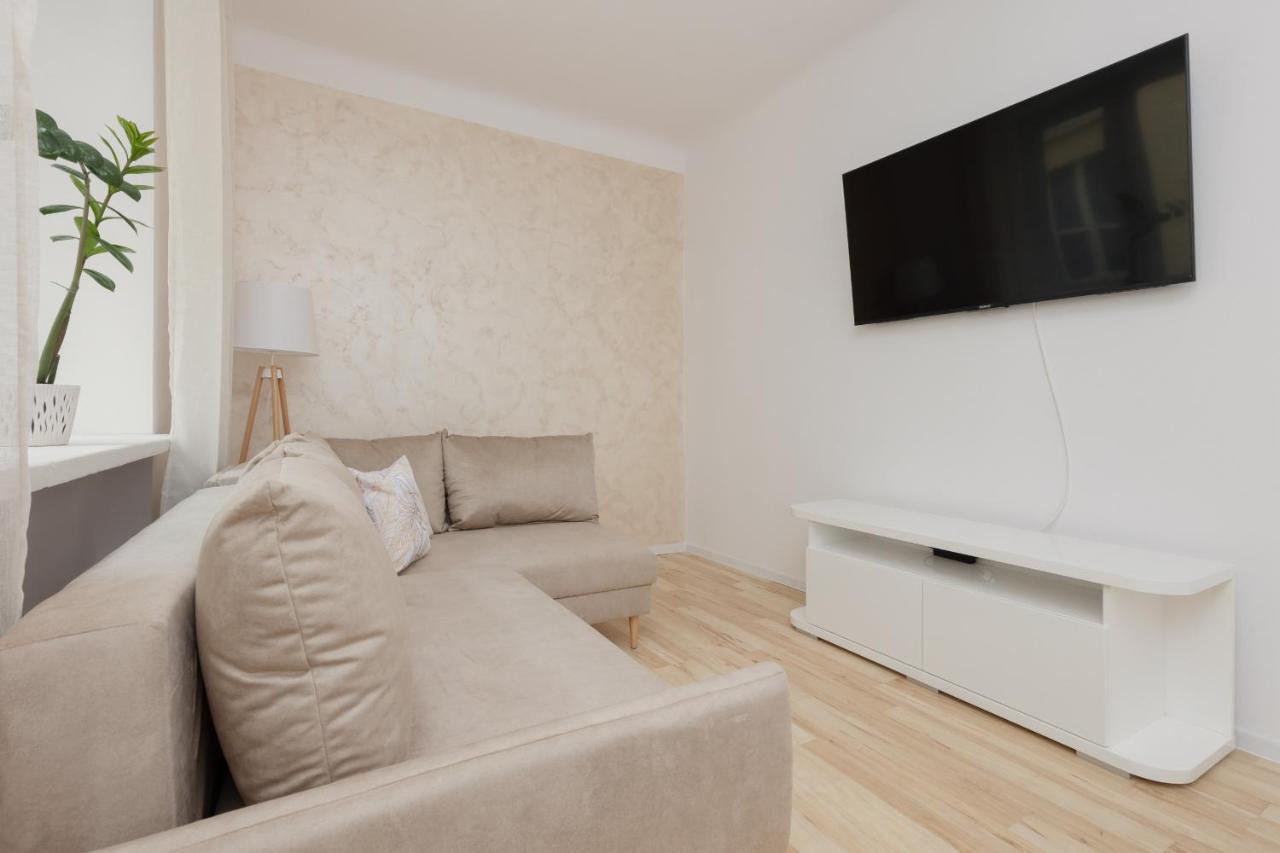 Bright Apartment Wola Near Metro Station By Noclegi Renters Warszawa Zewnętrze zdjęcie